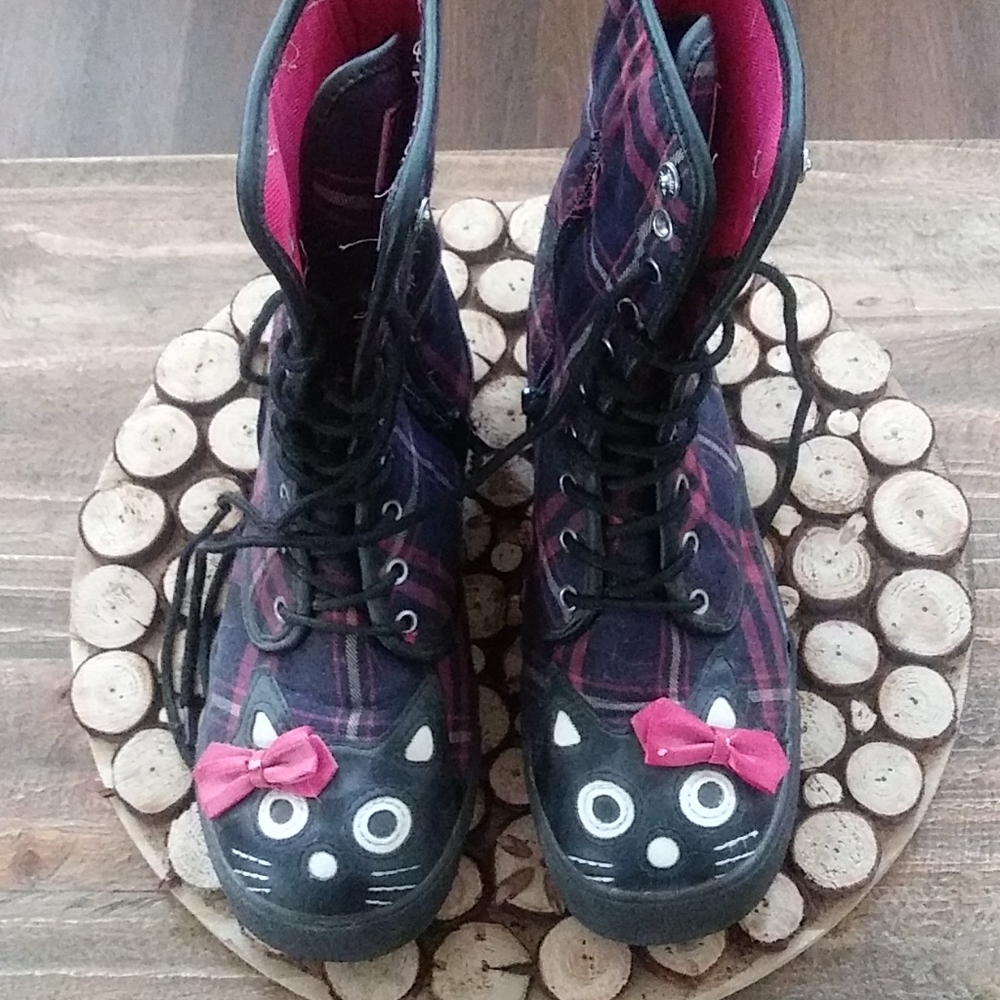 TUK boots
